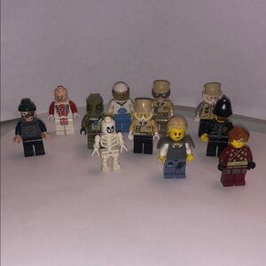 Lot Of 11 LEGO Minifigures